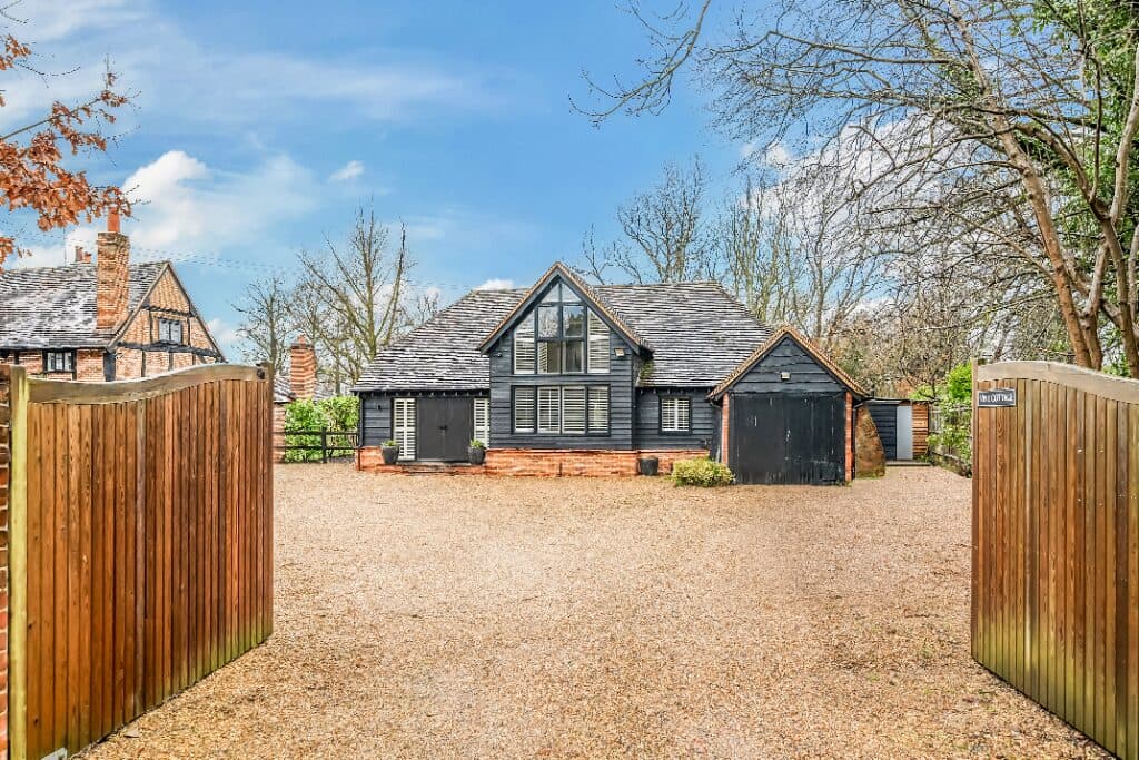 Orchard Road, Hurst, RG10