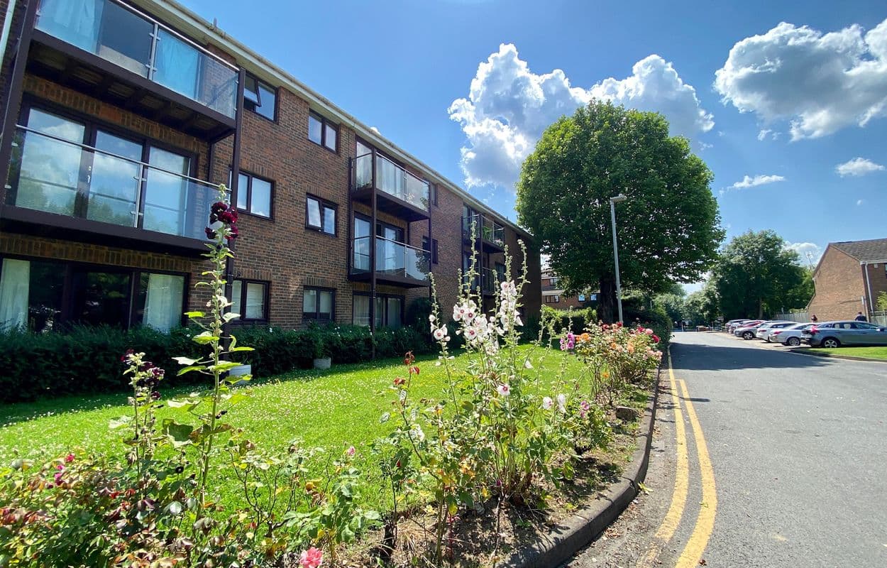 Cardinal Close, Caversham, RG4